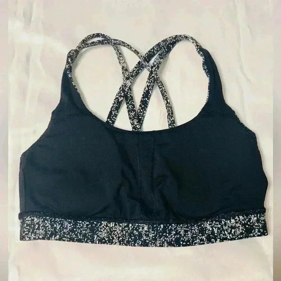 Lululemon Energy Bra
Medium support, B-D cups, black with white spots, size 4 - Picture 5 of 8